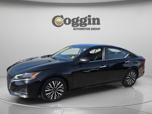 Used 2024 Nissan Altima 2.5 SV FWD image 1