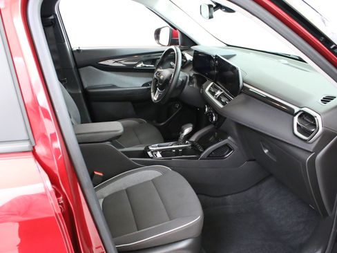 Used 2024 Chevrolet TrailBlazer LT w/ Convenience Package FWD image 29