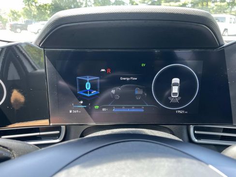 Used 2023 Hyundai Elantra Limited w/ Preferred Accessory Package FWD image 33