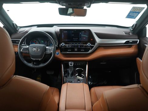Used 2021 Toyota Highlander Platinum image 13