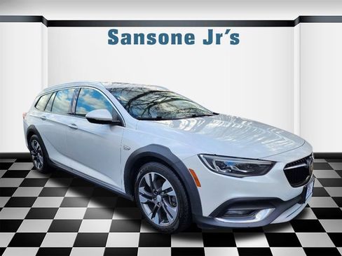 Used 2018 Buick Regal Essence w/ Driver Confidence Package #1 image 1