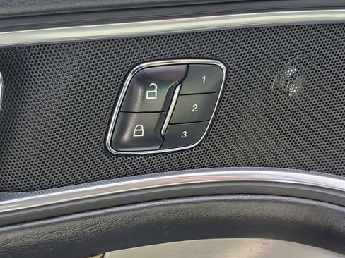 Used 2017 Ford Explorer Platinum image 22