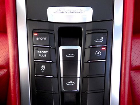 Used 2015 Porsche Boxster S image 24