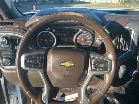 Used 2022 Chevrolet Silverado 2500 LTZ w/ LTZ Convenience Package image 16