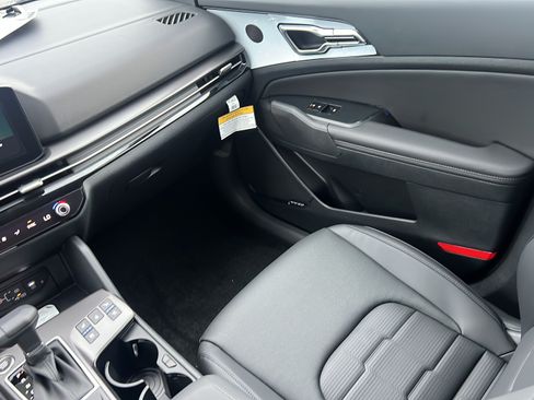 New 2026 Kia Sportage SX FWD image 16