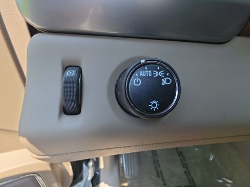 Used 2017 Chevrolet Suburban LS RWD image 27