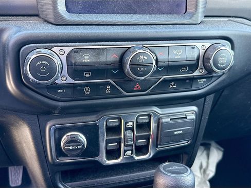 Used 2021 Jeep Gladiator Sport AWD/4WD image 14