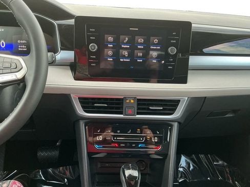 New 2025 Volkswagen Taos SE image 24