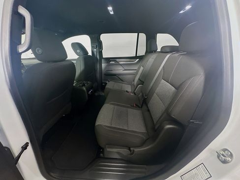 Used 2025 GMC Acadia Elevation image 28