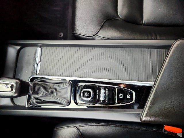 Used 2020 Volvo S60 T5 Momentum FWD image 34