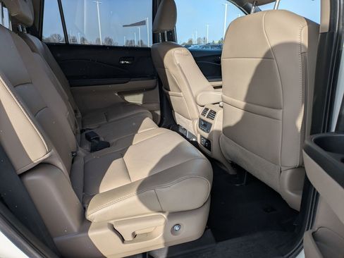 Used 2017 Honda Pilot Touring image 29