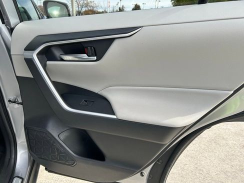 Used 2023 Toyota RAV4 XLE Premium image 28