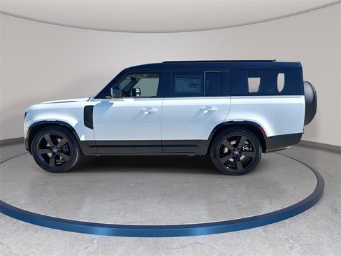 New 2025 Land Rover Defender 130 X-Dynamic SE image 8