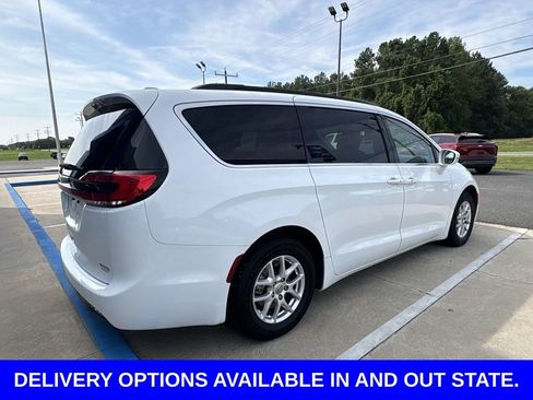 Used 2022 Chrysler Pacifica Touring-L FWD image 8