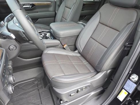 New 2026 Chevrolet Suburban High Country image 35