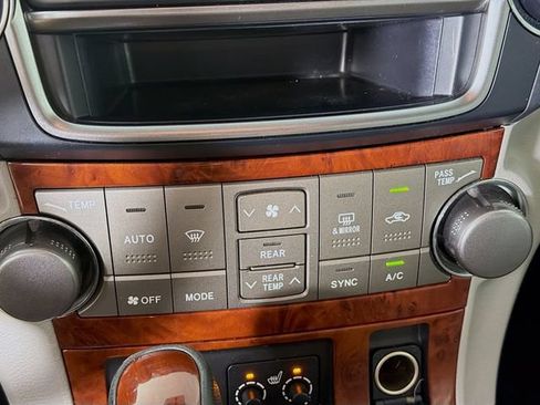 Used 2013 Toyota Highlander Limited FWD image 19