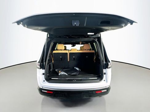 New 2026 Jeep Grand Wagoneer Summit image 16