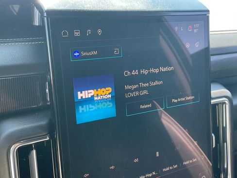 Used 2025 GMC Yukon Elevation image 9