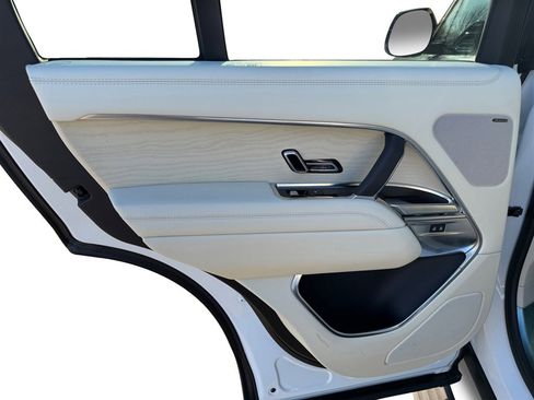 Used 2023 Land Rover Range Rover SE image 17