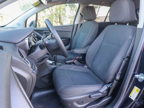 Used 2021 Chevrolet Trax LS w/ Tint and Cruise Package FWD image 15