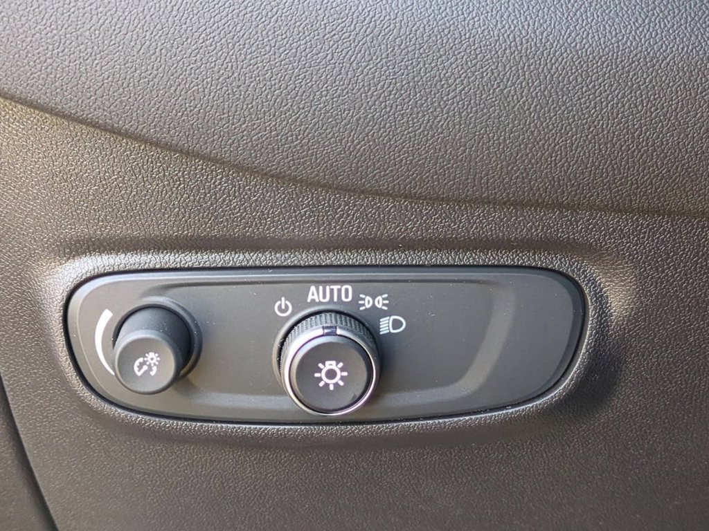 Used 2024 Chevrolet Equinox RS FWD image 18