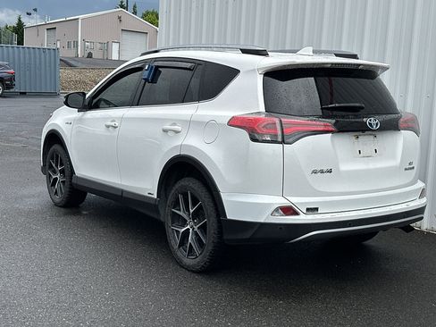 Used 2018 Toyota RAV4 SE w/ Advanced Technology Package AWD/4WD image 4
