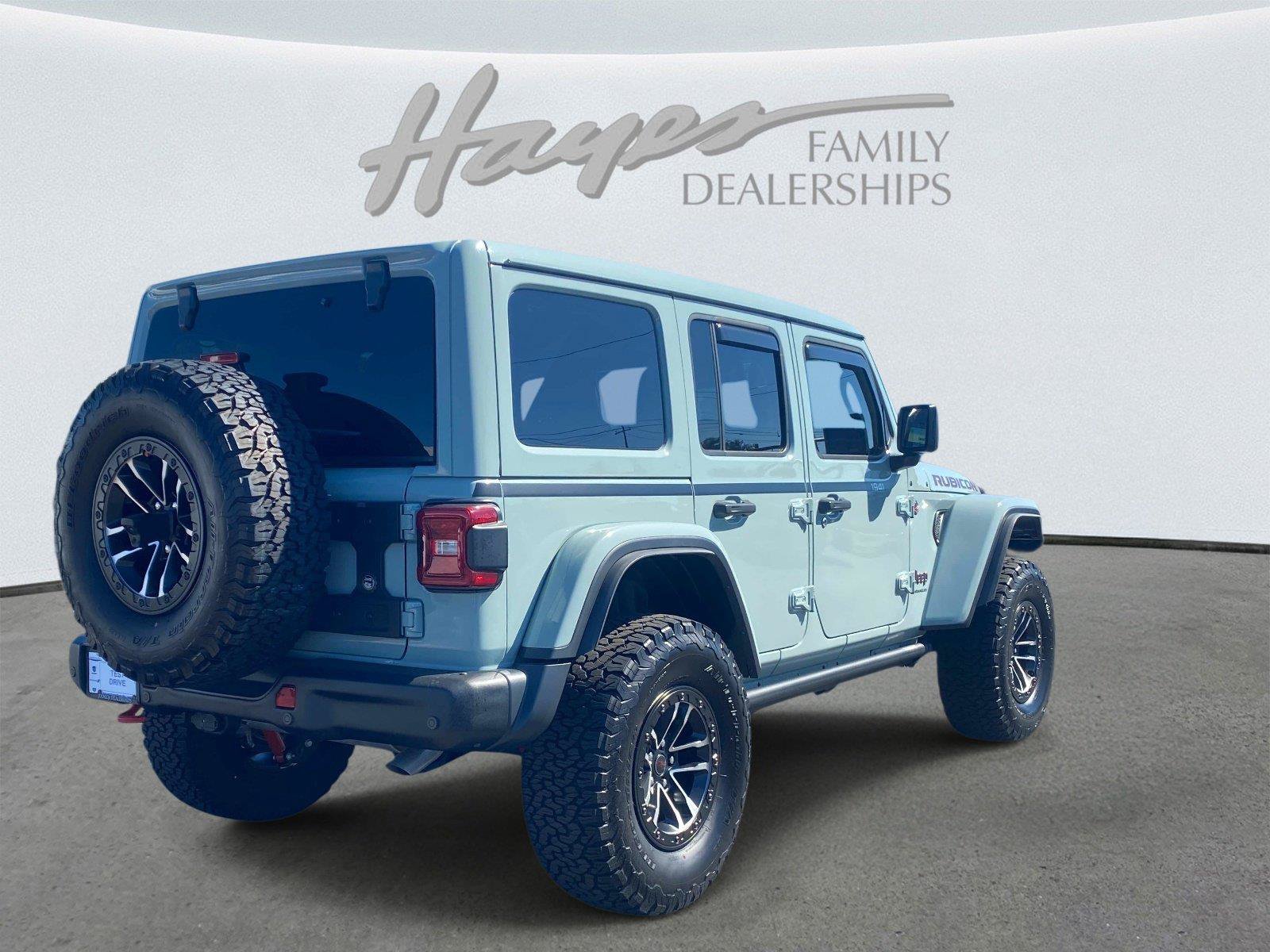 Used 2024 Jeep Wrangler Unlimited Rubicon AWD/4WD image 3
