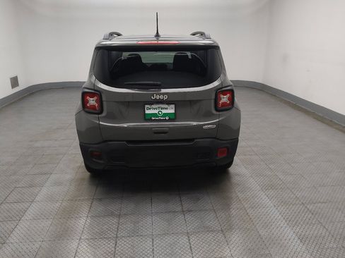 Used 2021 Jeep Renegade Latitude FWD image 6
