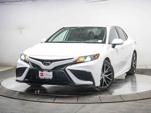 Certified 2021 Toyota Camry SE w/ Convenience Package image 1