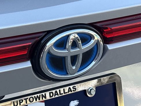 Used 2023 Toyota Venza LE image 19