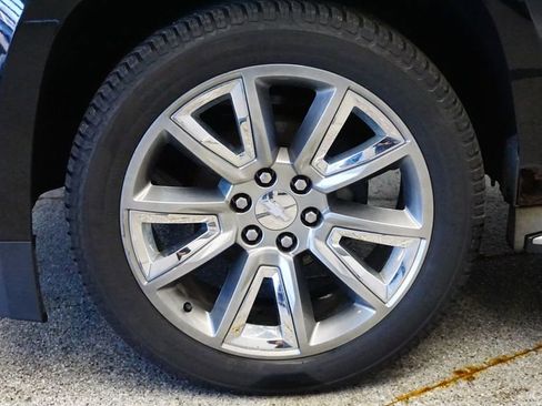 Used 2015 Chevrolet Suburban LTZ image 13