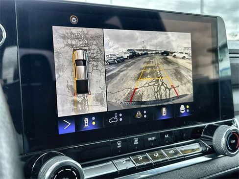 Used 2024 Chevrolet Colorado Trail Boss w/ Technology Package image 33