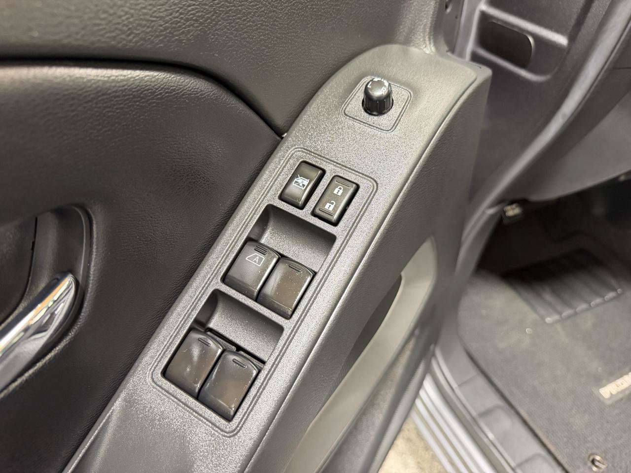 Used 2025 Nissan Frontier SV AWD/4WD image 14