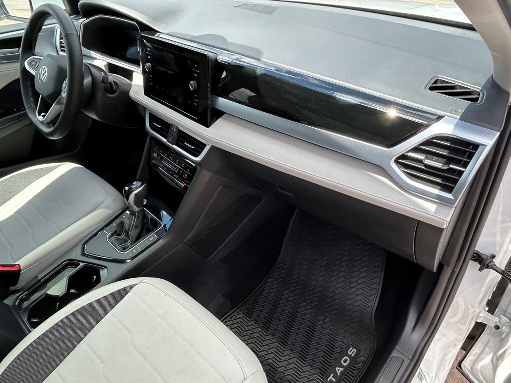 New 2026 Volkswagen Taos SE FWD image 35