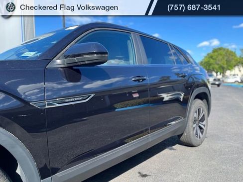 Used 2024 Volkswagen Atlas Cross Sport SE image 3