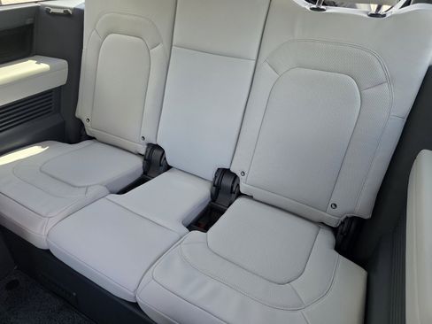 New 2026 Land Rover Defender 130 X-Dynamic SE image 13