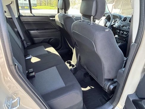Used 2017 Jeep Patriot Sport w/ Power Value Group AWD/4WD image 18