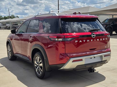Used 2025 Nissan Pathfinder SL FWD image 5