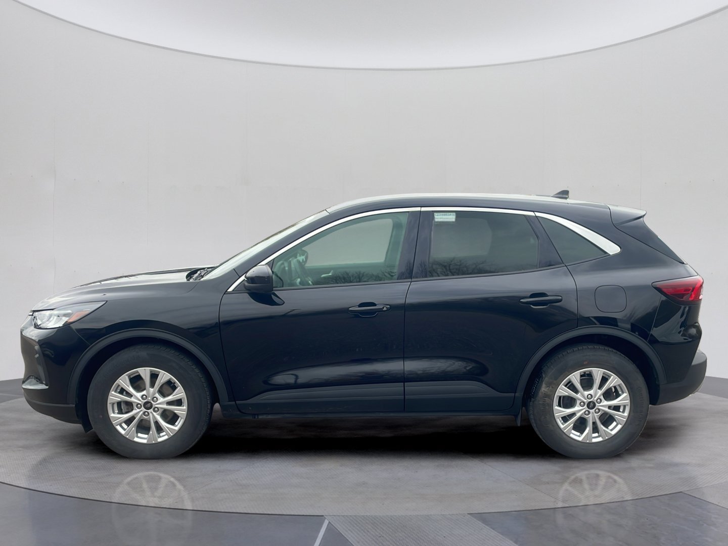 Used 2023 Ford Escape Active w/ Tech Pack #2 AWD/4WD image 2