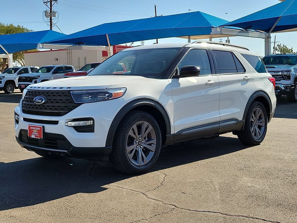 Used 2023 Ford Explorer XLT w/ Equipment Group 202A RWD image 1