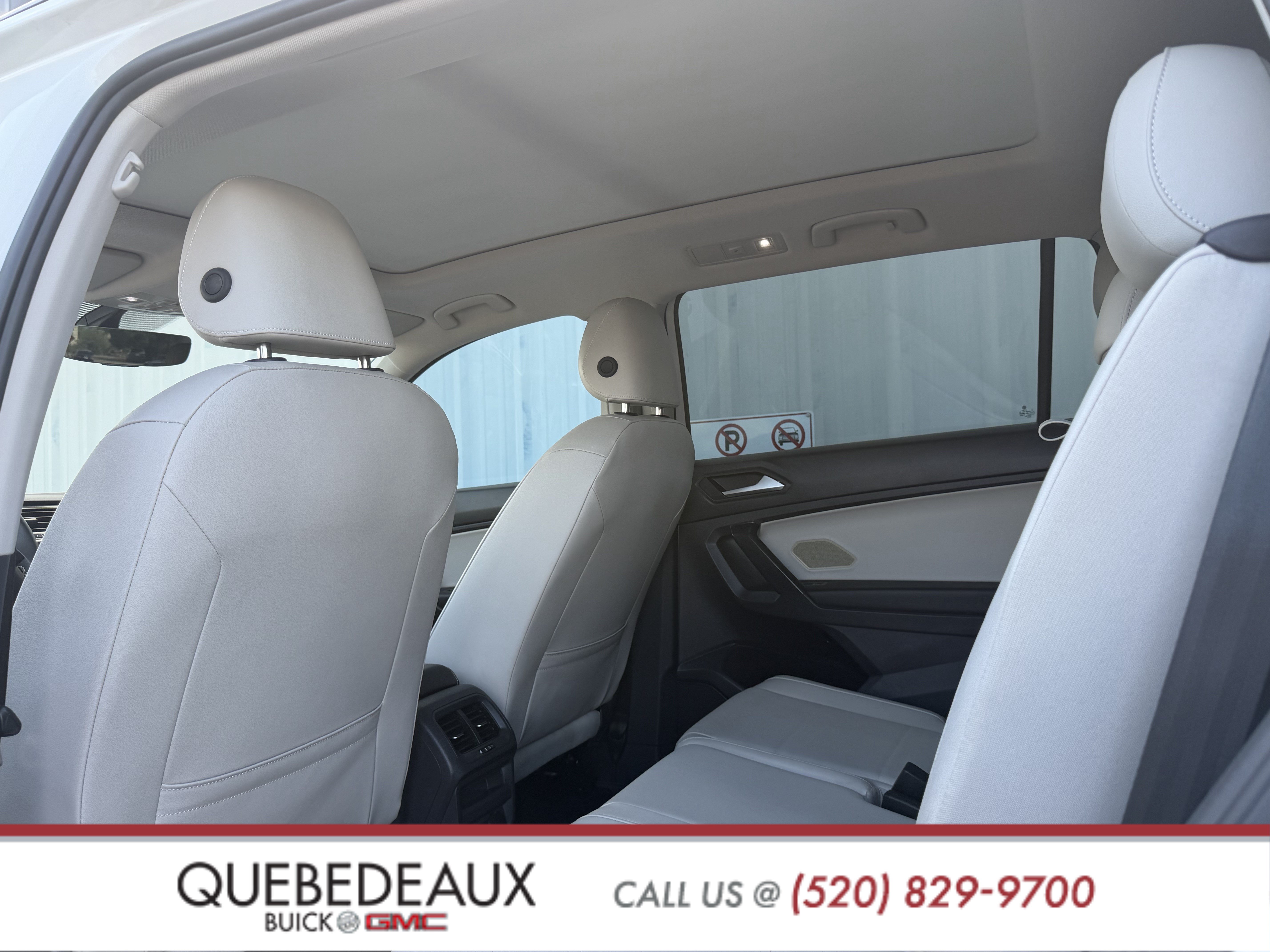 Used 2021 Volkswagen Tiguan SE w/ Panoramic Sunroof Package FWD image 11