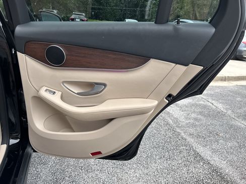 Certified 2022 Mercedes-Benz GLC 300 image 45