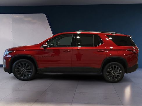 Used 2023 Chevrolet Traverse RS image 4