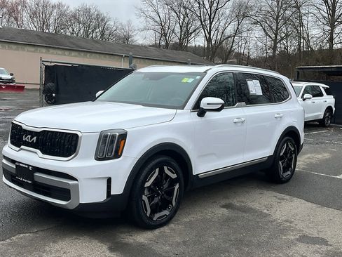 Used 2023 Kia Telluride EX AWD/4WD image 3
