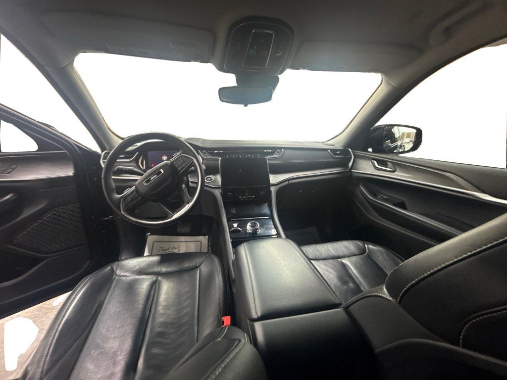 Used 2023 Jeep Grand Cherokee Limited AWD/4WD image 27