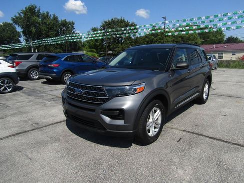 Used 2022 Ford Explorer XLT w/ Class IV Trailer Tow Package AWD/4WD image 3
