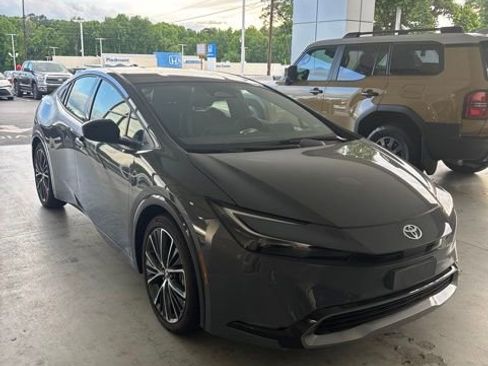 Used 2025 Toyota Prius XLE FWD image 2