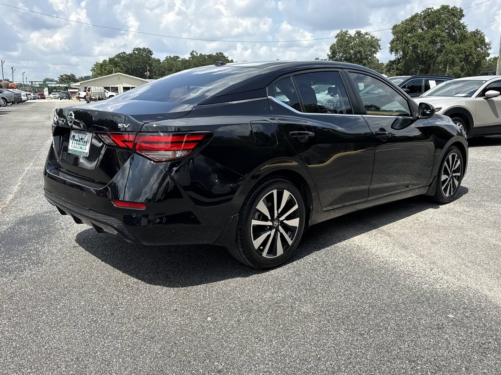 Used 2023 Nissan Sentra SV w/ SV Premium Package FWD image 5