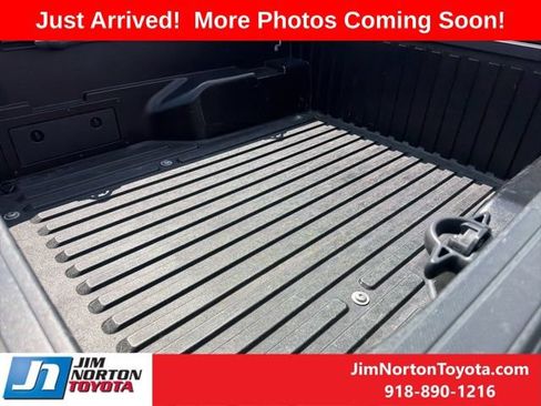 Used 2018 Toyota Tacoma SR5 AWD/4WD image 8