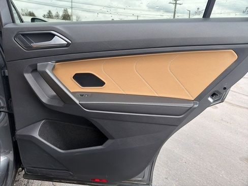 Used 2022 Volkswagen Tiguan SE image 33